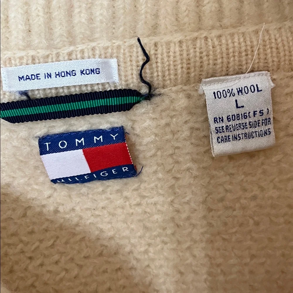 Vintage Tommy Hilfiger 100% Wool buttoned cardigan sz Large listing as a MEDIUM! - Picture 2 of 5